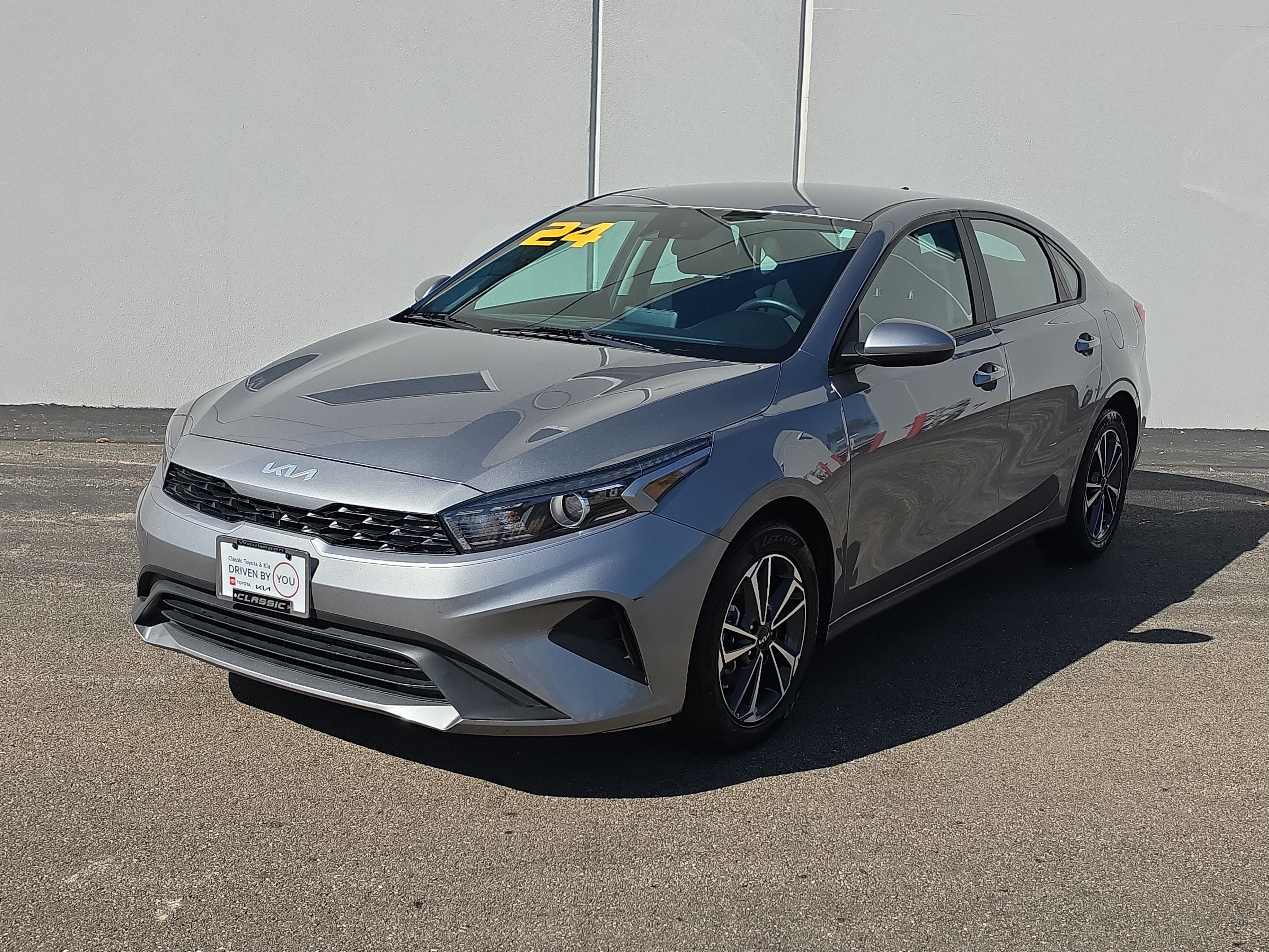 Used 2024 Kia Forte LXS with VIN 3KPF24ADXRE763919 for sale in Waukegan, IL