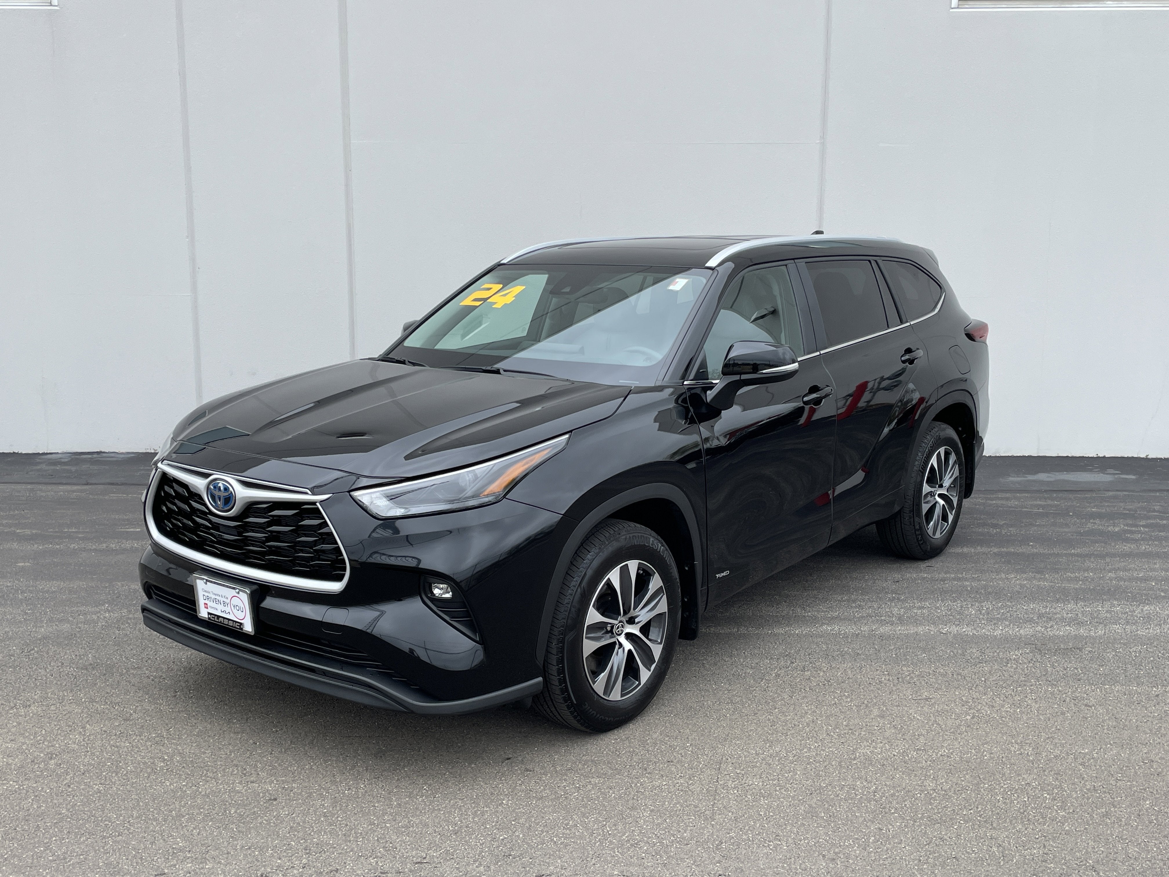 2024 Toyota Highlander Hybrid XLE
