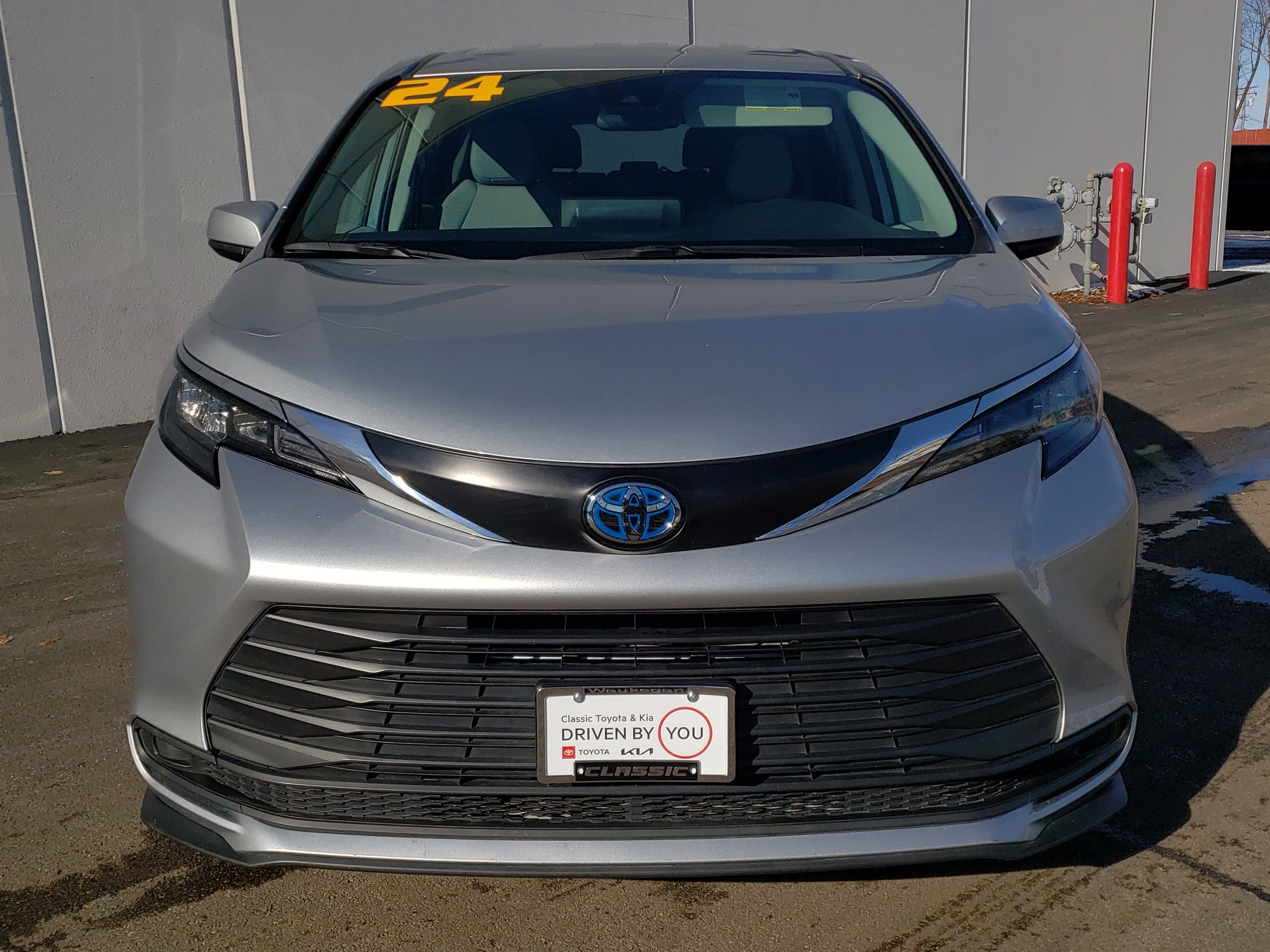 2024 Toyota Sienna LE