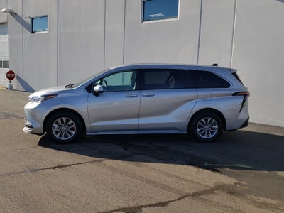 2024 Toyota Sienna LE