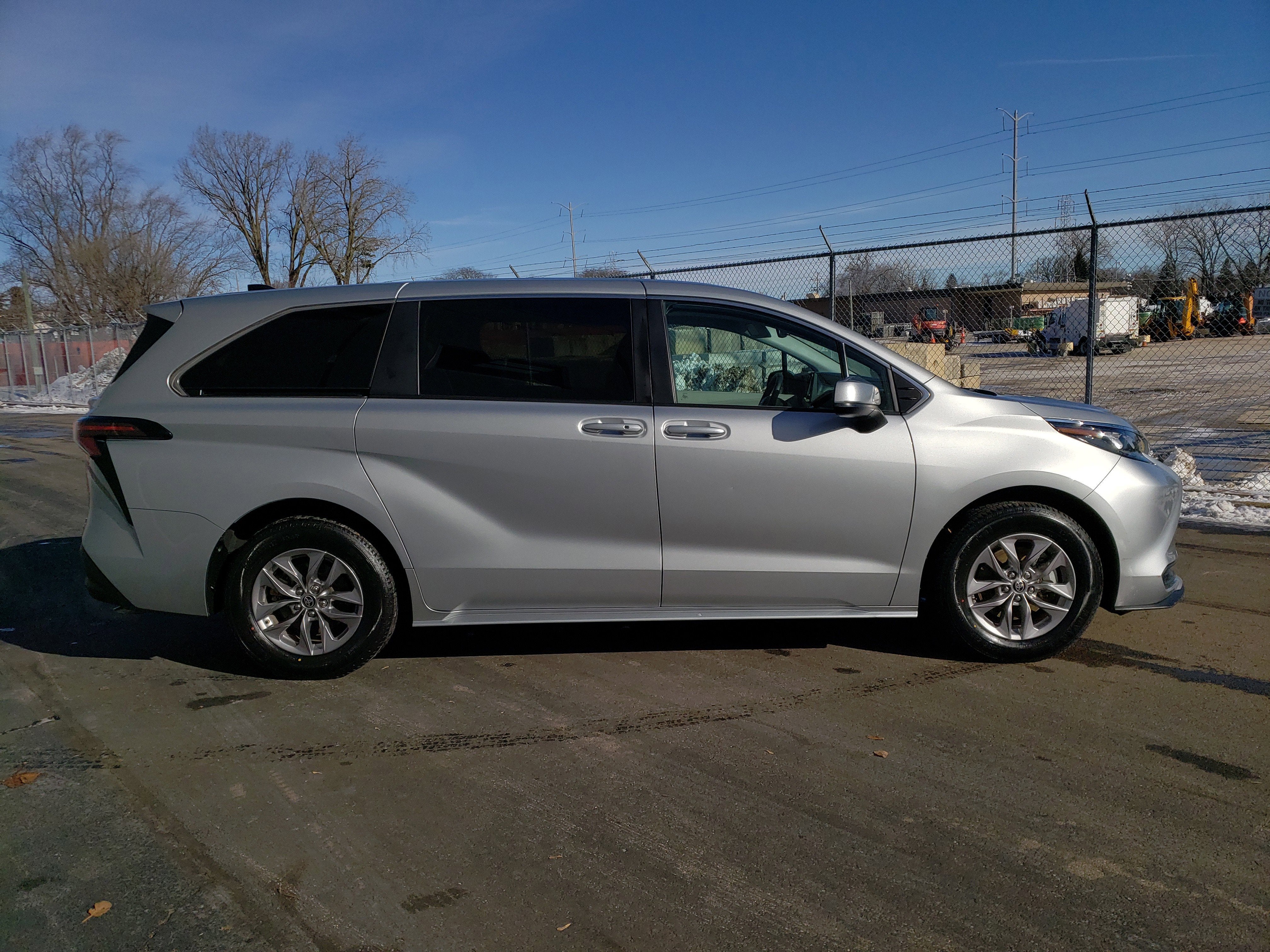2024 Toyota Sienna LE