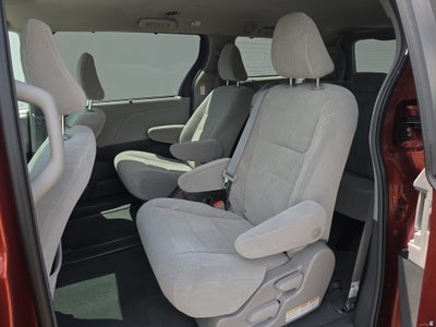 2019 Toyota Sienna LE