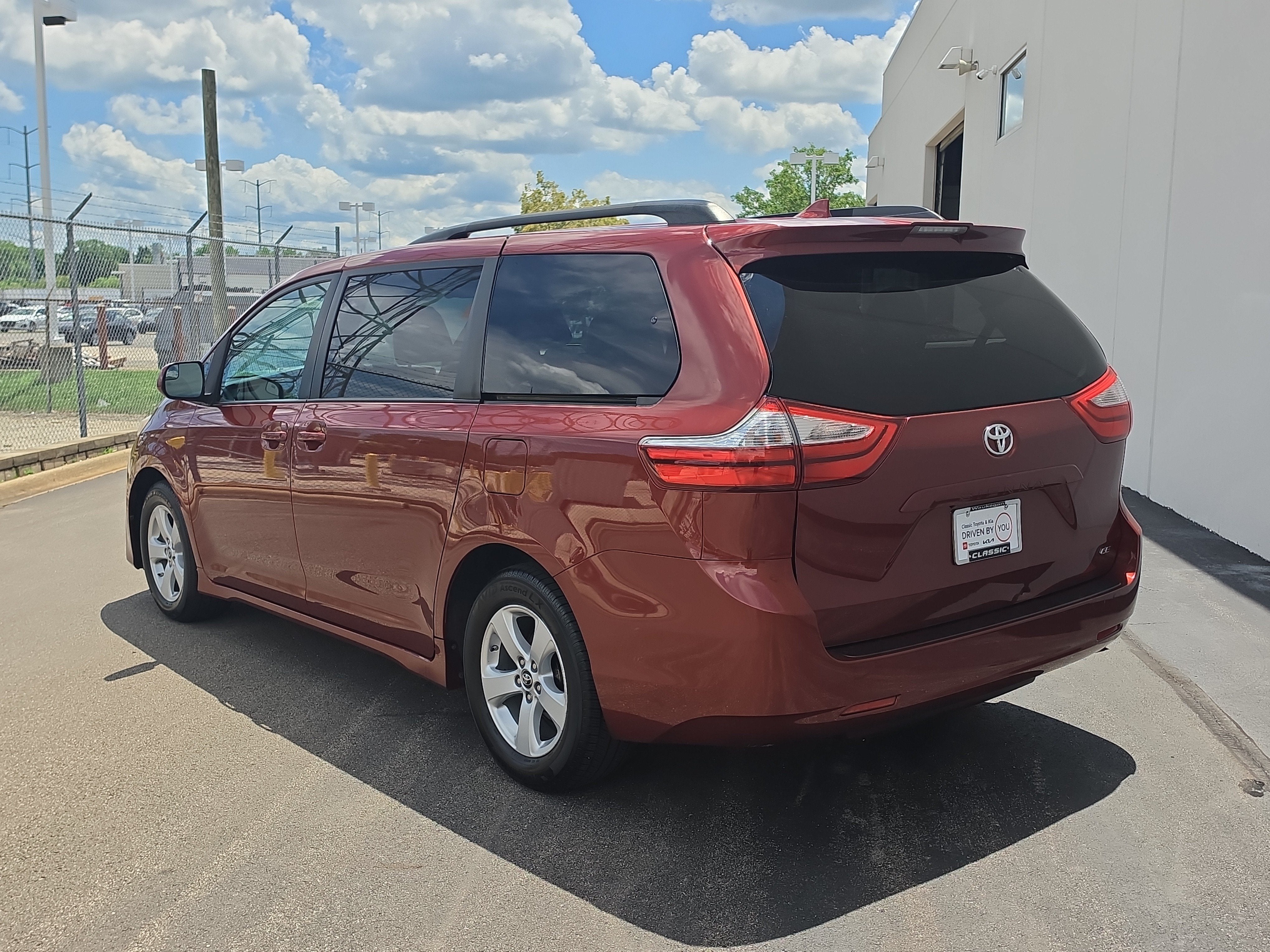 2019 Toyota Sienna LE