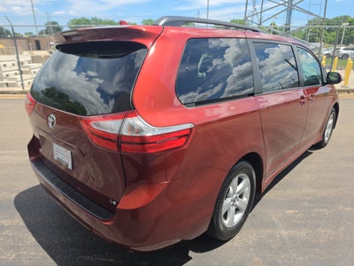 2019 Toyota Sienna LE