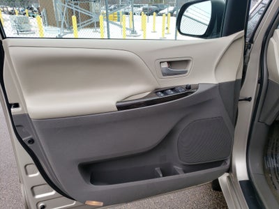 2017 Toyota Sienna XLE