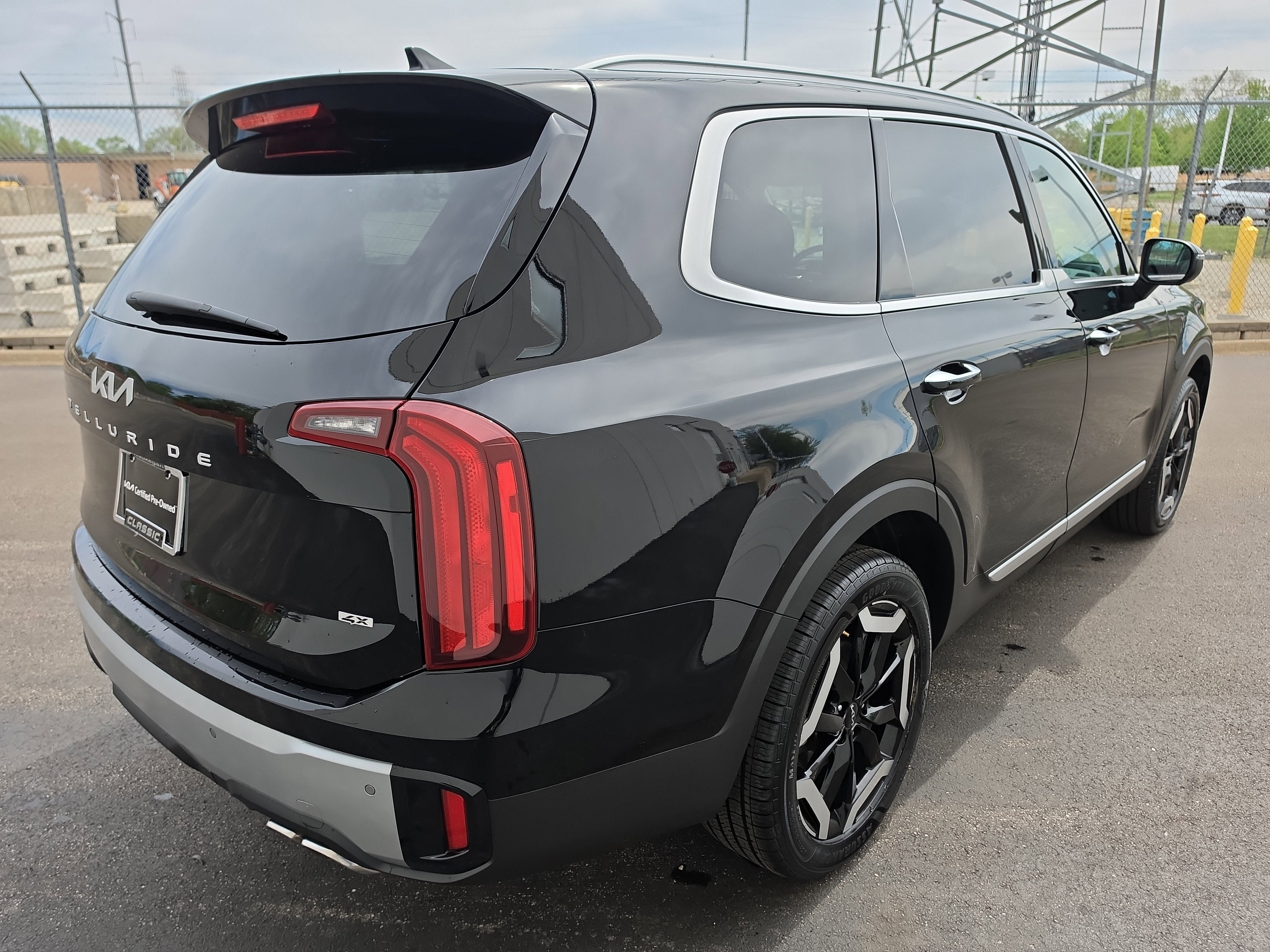 2023 Kia Telluride S