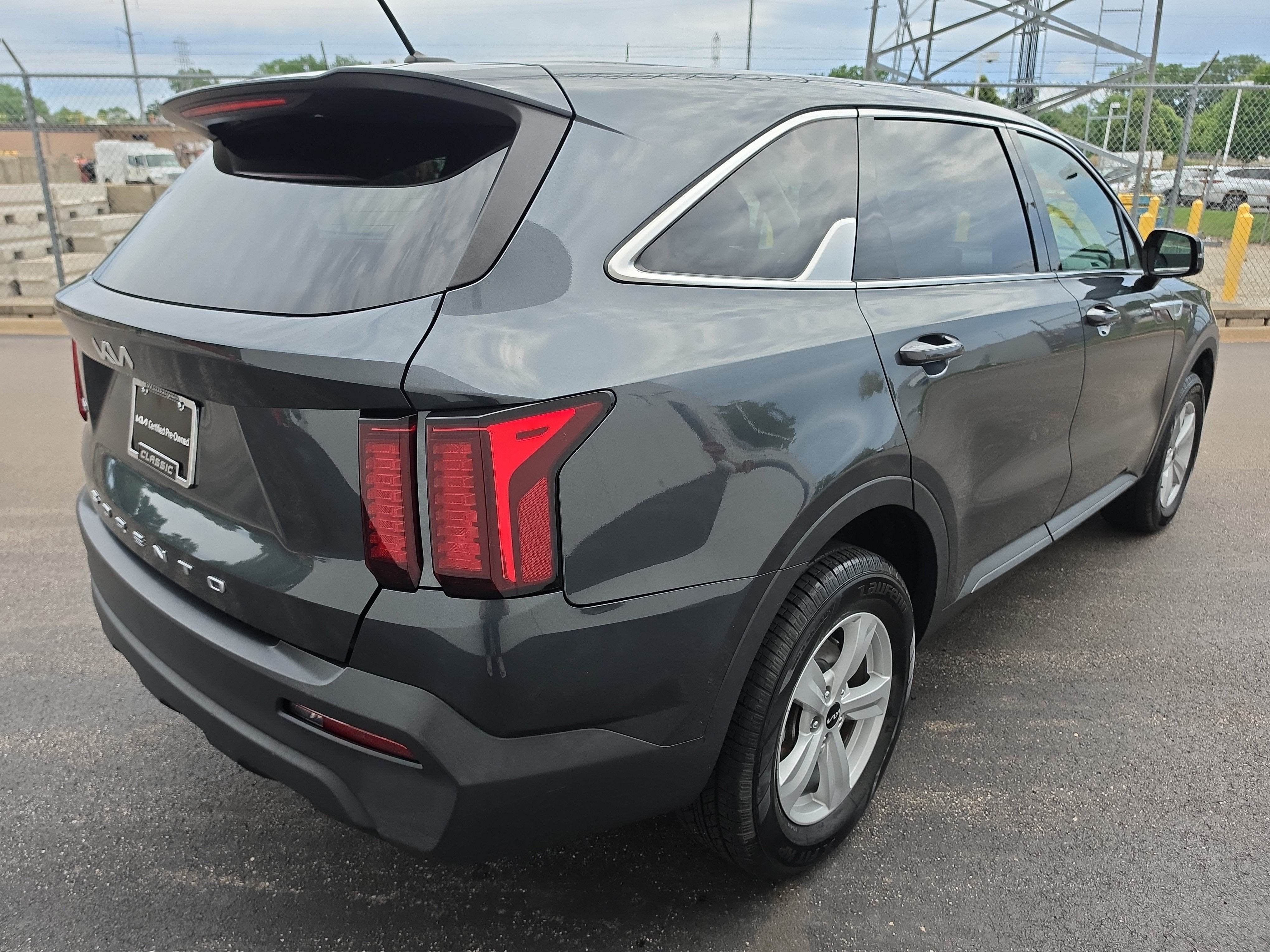 2022 Kia Sorento LX