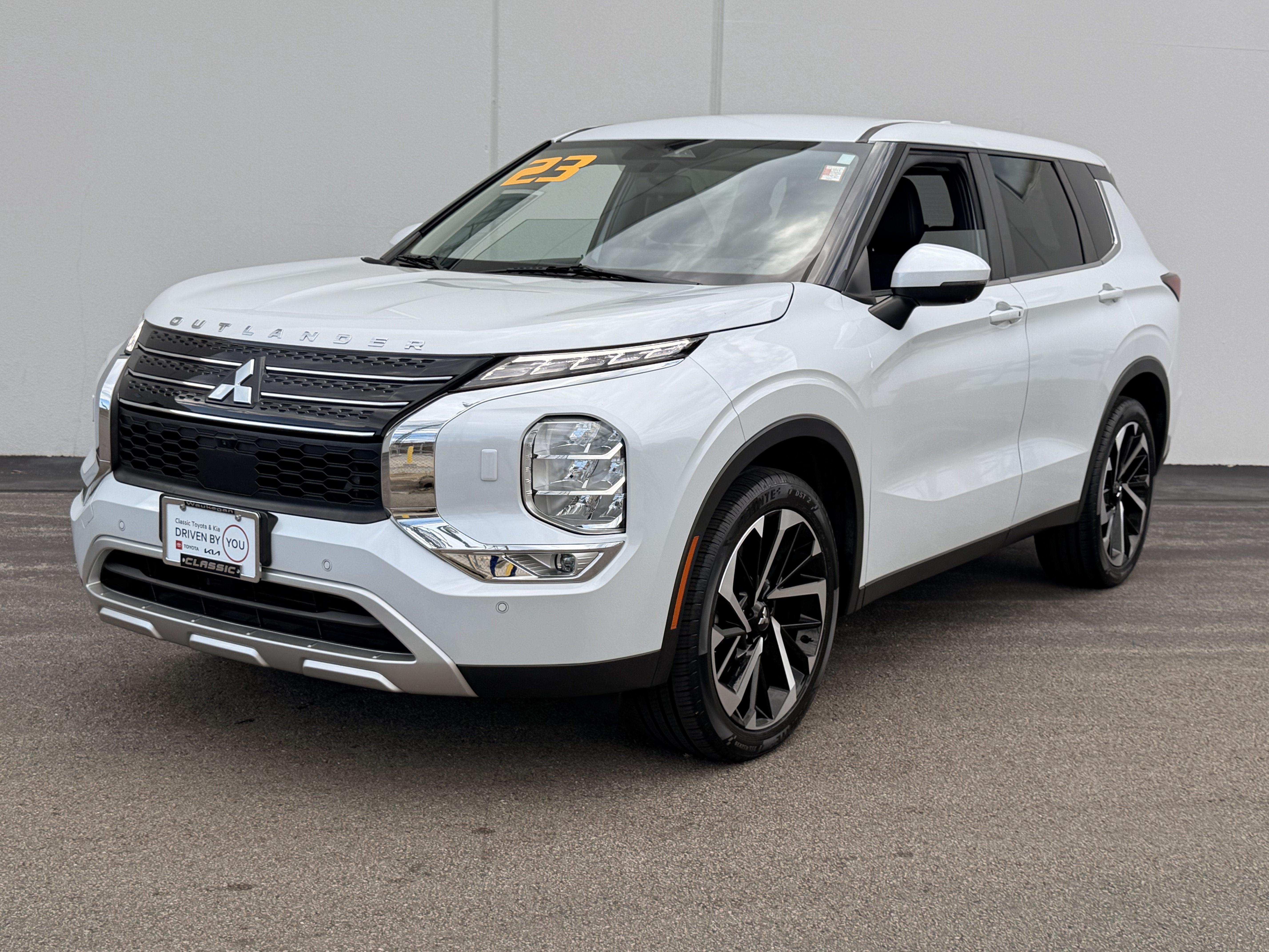 2023 Mitsubishi Outlander SE