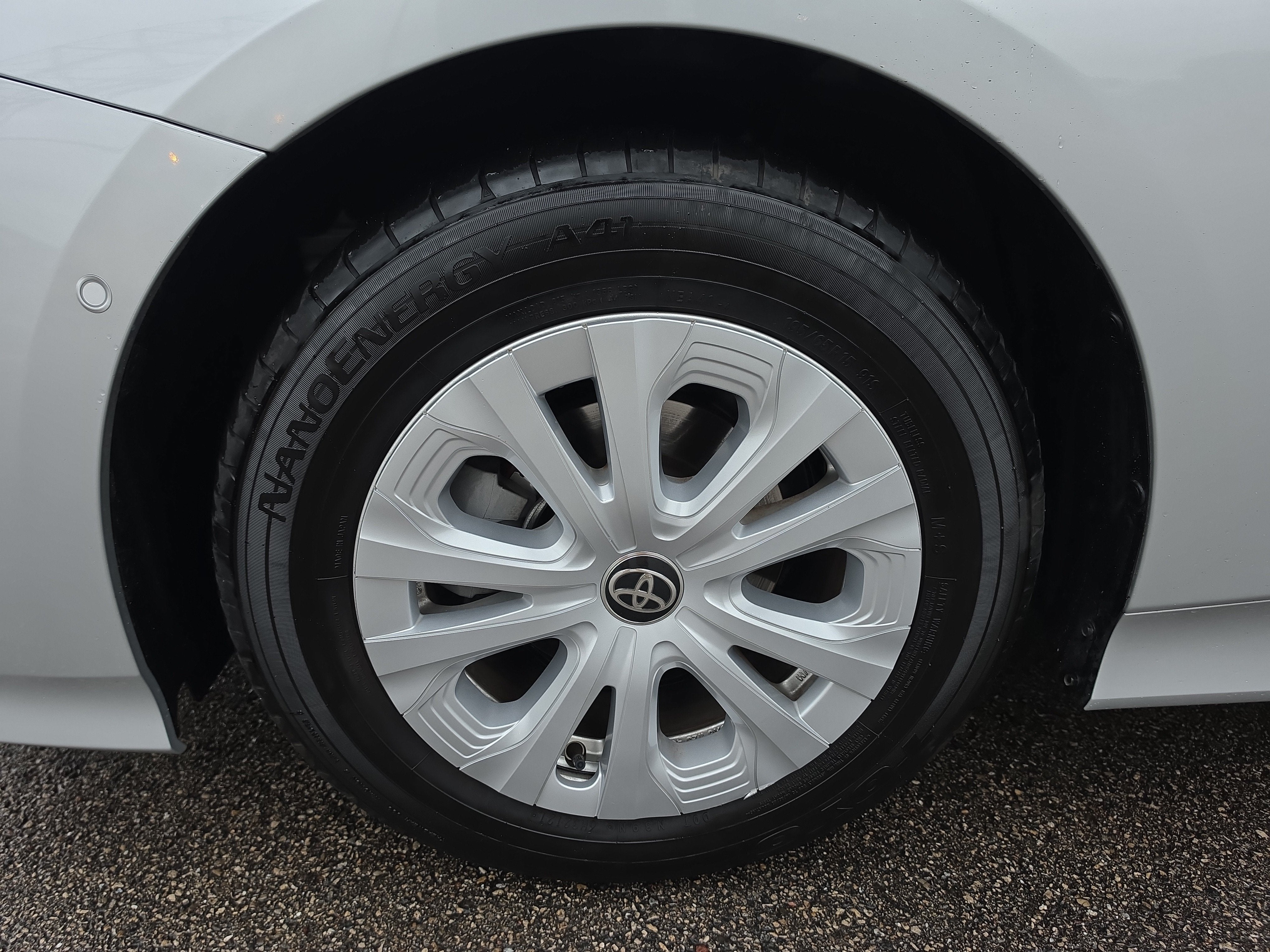 2022 Toyota Prius LE