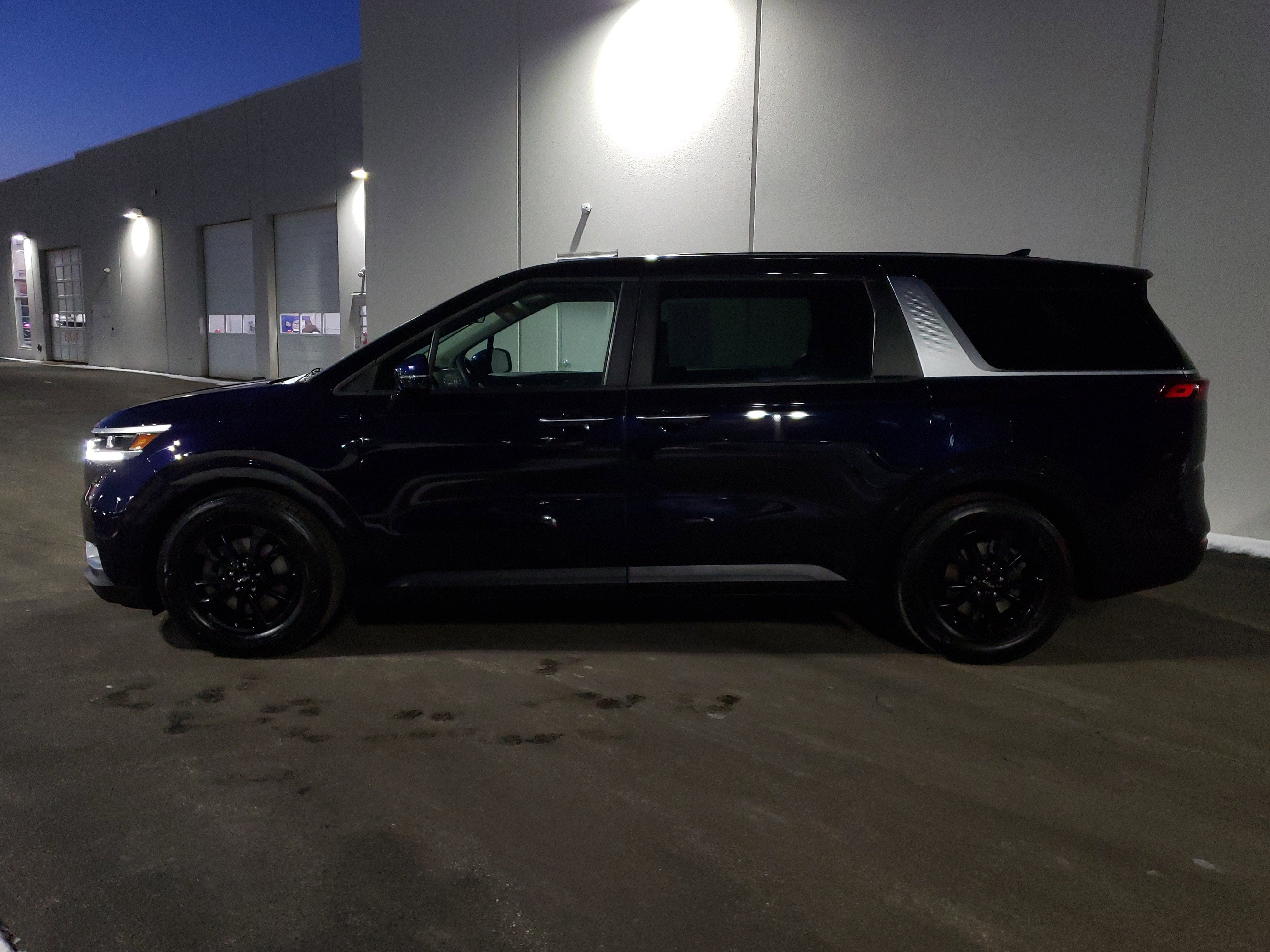 2022 Kia Carnival LX