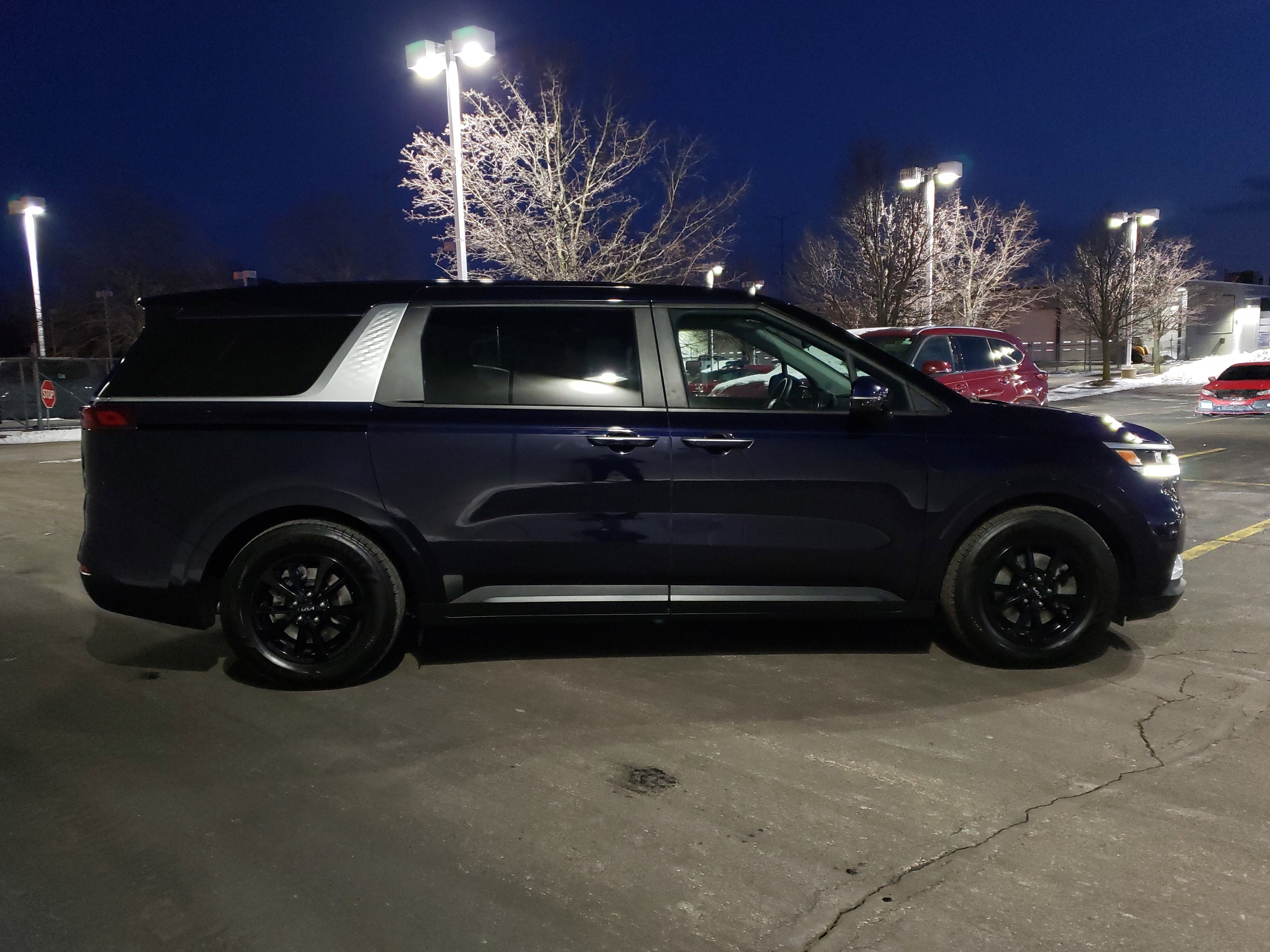 2022 Kia Carnival LX