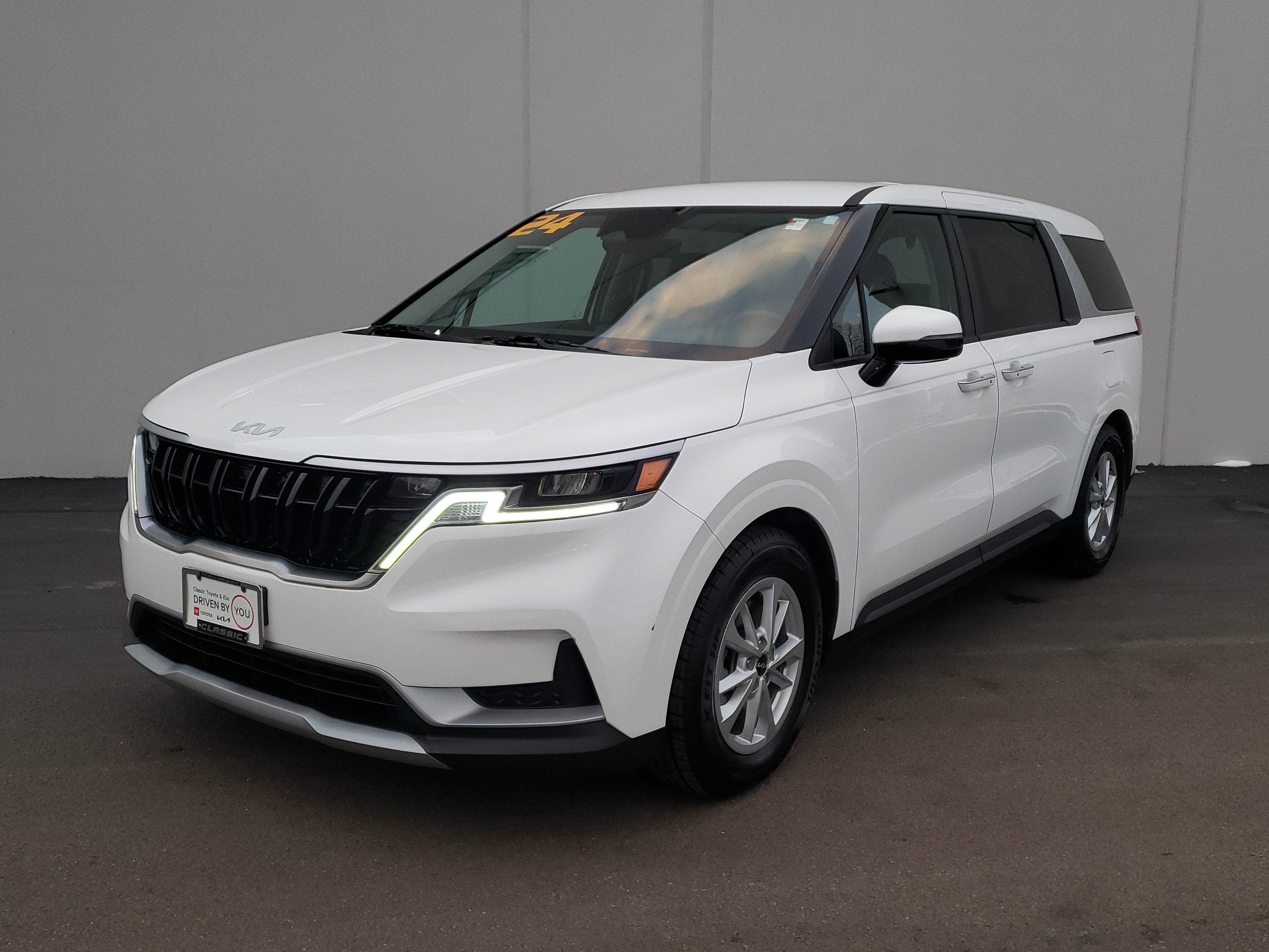 2024 Kia Carnival LX