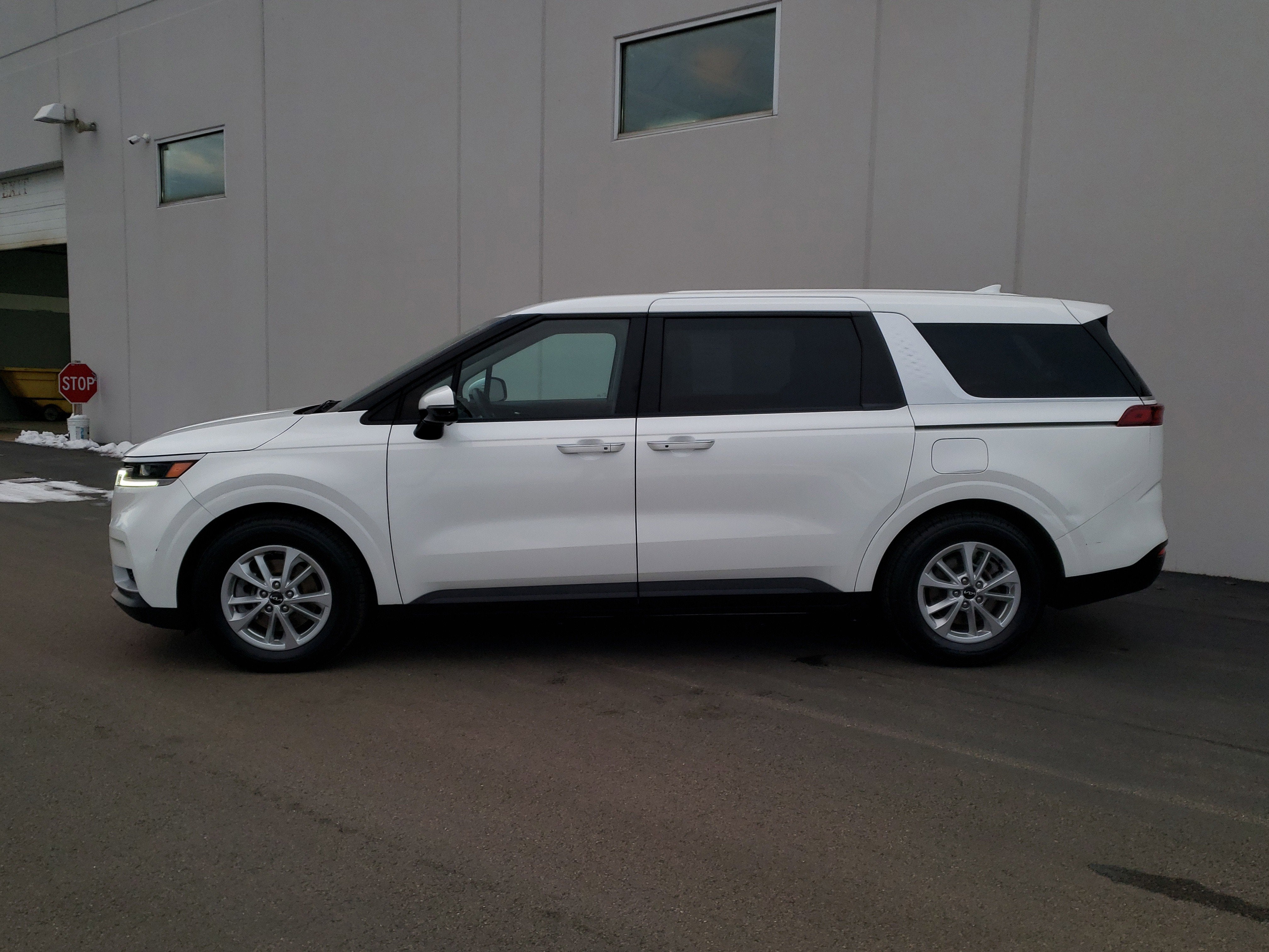 2024 Kia Carnival LX