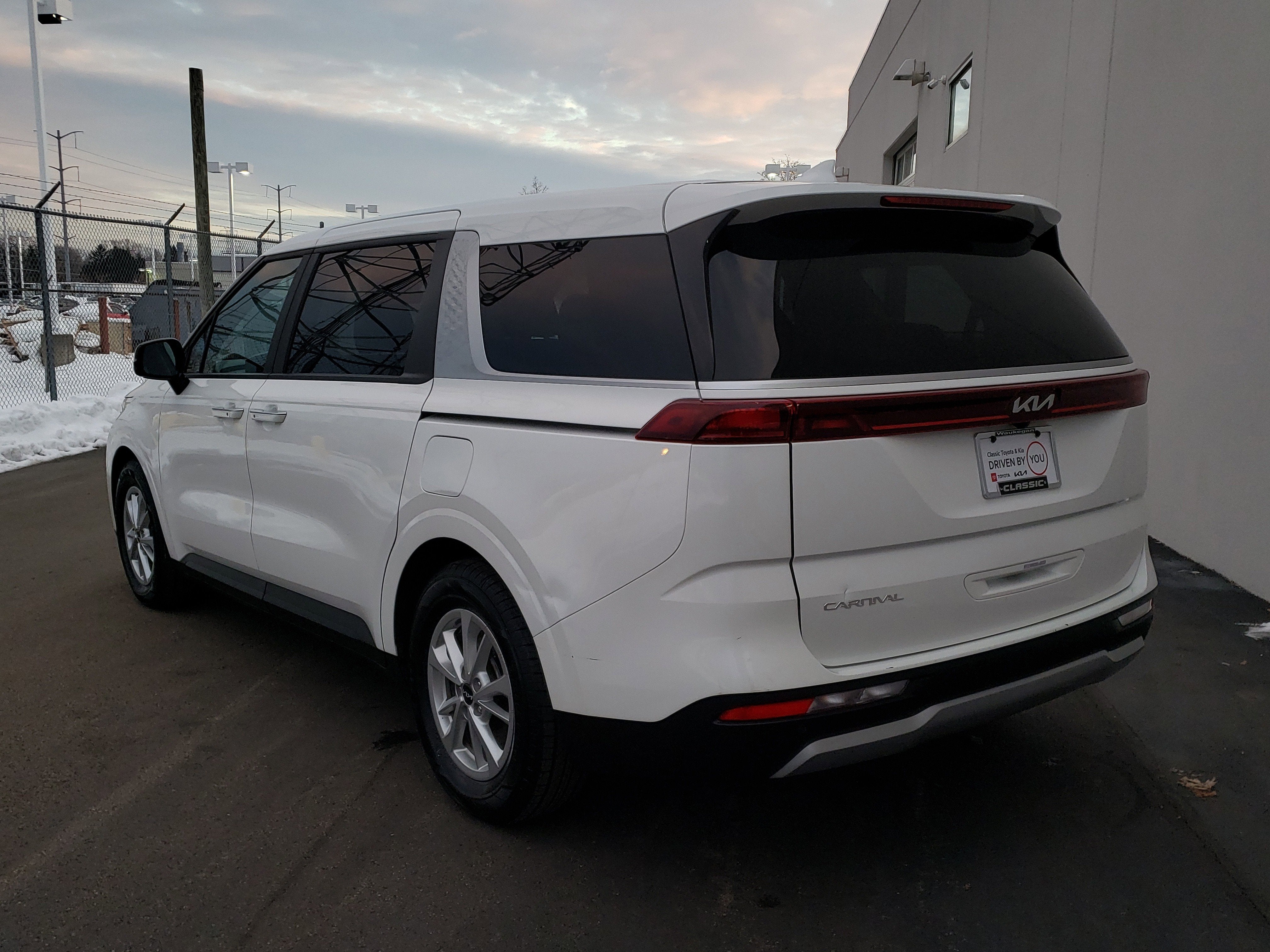 2024 Kia Carnival LX