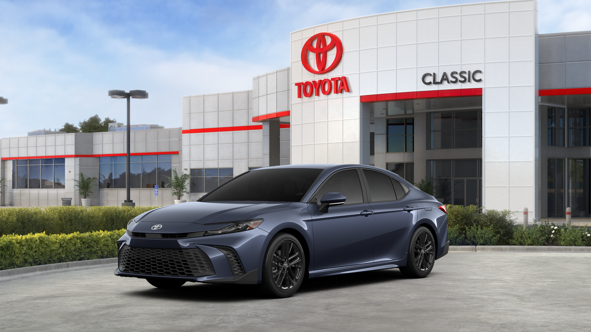 2026 Toyota Camry SE Hybrid's photo